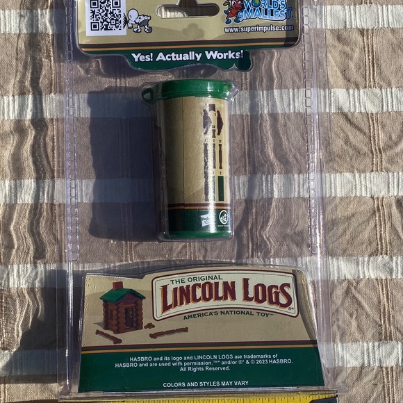 World’s Smallest Lincoln Logs Mini Toy - Picture 4 of 6